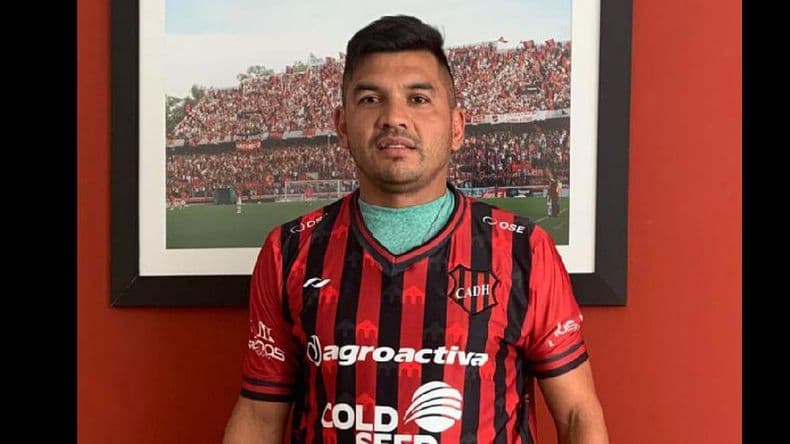 Llegó el nueve: arregló en el rojinegro Alcides Miranda Moreira