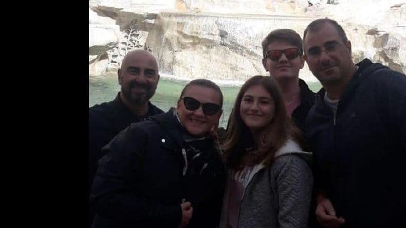 La cuarentena mantiene en suspenso los sueños de una familia que emigró a Europa