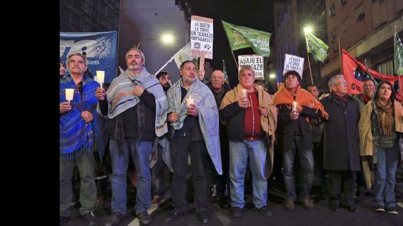 La CTA de Micheli realizó un “frazadazo” contra la suba de tarifas de servicios público
