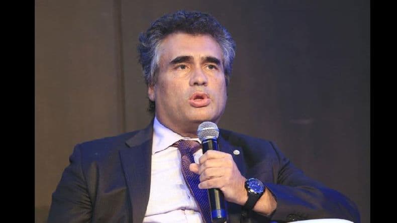 El presidente del Central defendió las regulaciones impuestas por el Gobierno