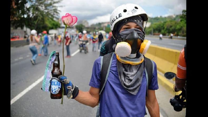 La Policía venezolana dispersó marchas opositoras
