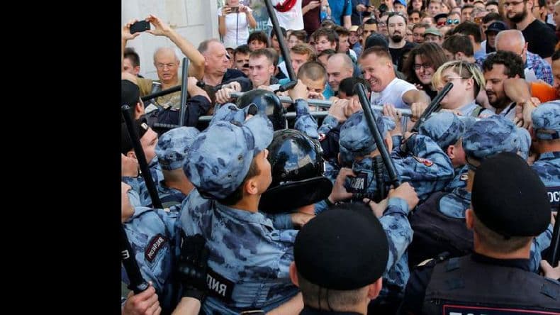 Moscú: una manifestación dejó más de 500 detenidos