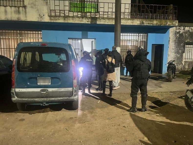 Aprehendieron a un sujeto que ayudó a ocultarse al convicto que baleó al policía durante un allanamiento