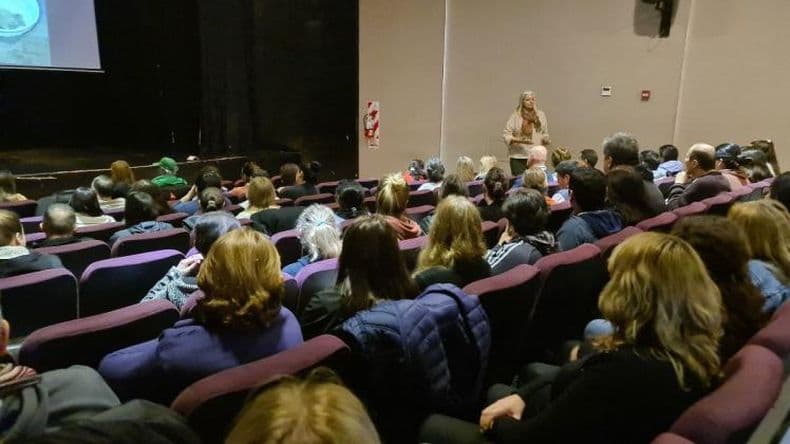 Convocante jornada de manipulación de alimentos para auxiliares de Educación