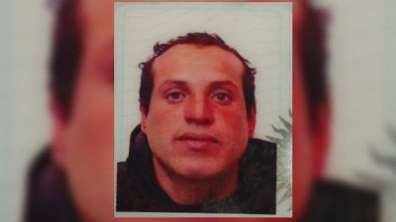 Comparten imagen de un joven que busca la pareja y su familia