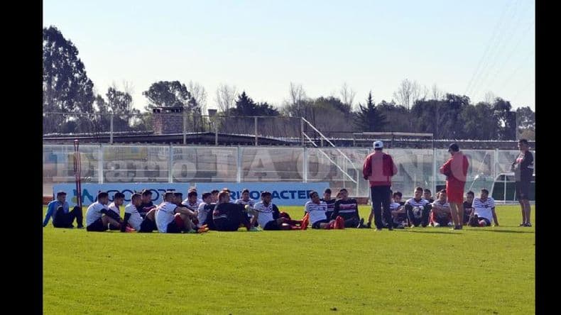 Lippi sigue perfeccionando la parte táctica de cara al debut de Douglas