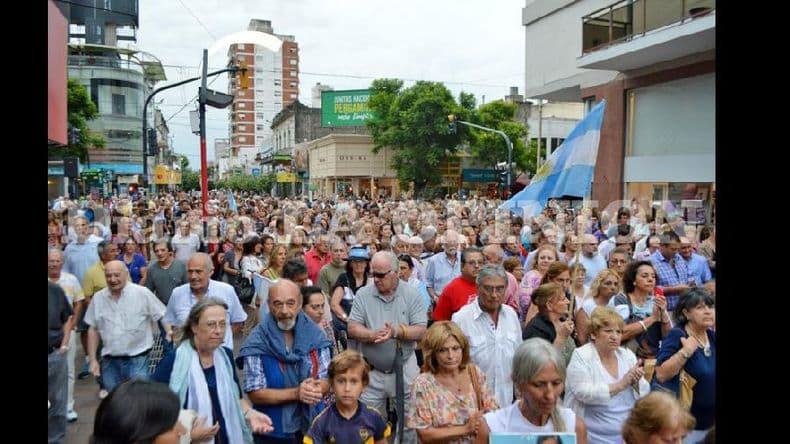 Con pedido de justicia, los vecinos marcharon recordando a Nisman