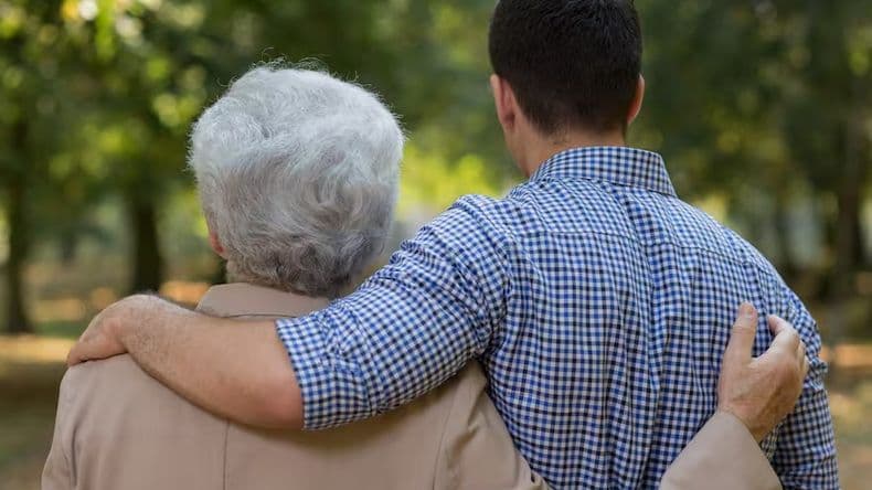 Una mujer denunció a un familiar por sospechar que se queda con la jubilación de la madre