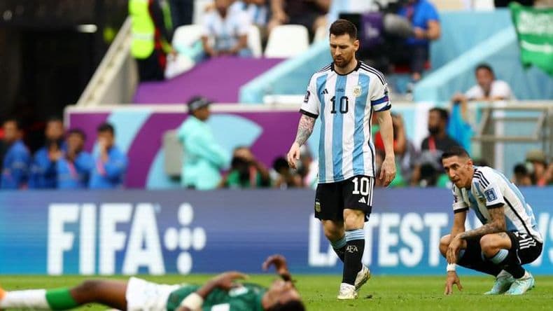 Inesperada derrota de Argentina en su debut en el Mundial