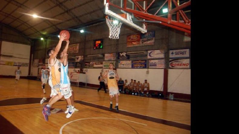 Argentino perdió su último amistoso: cayó con Regatas en un partido a beneficio