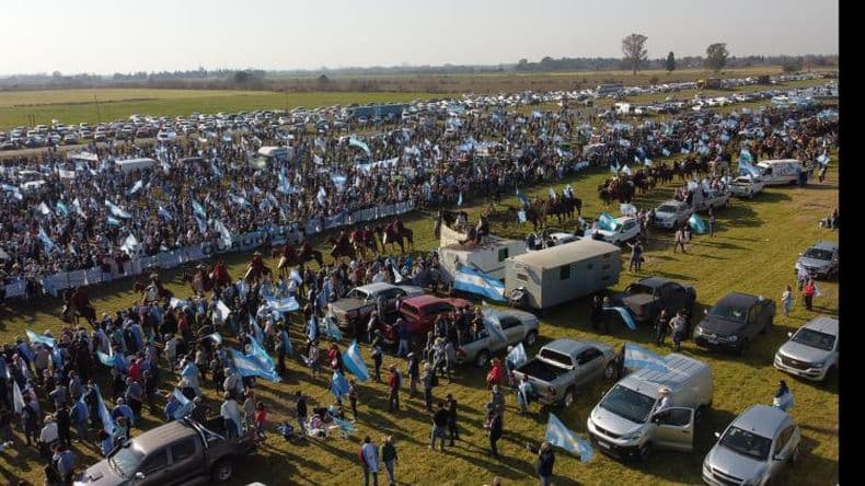 Masiva protesta multisectorial en San Nicolás contra el Gobierno