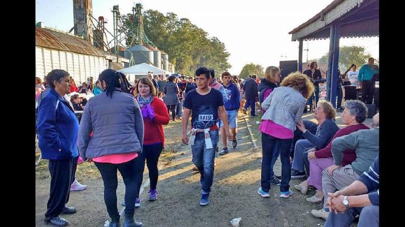 En El Arbolito se realizó la primera feria artesanal