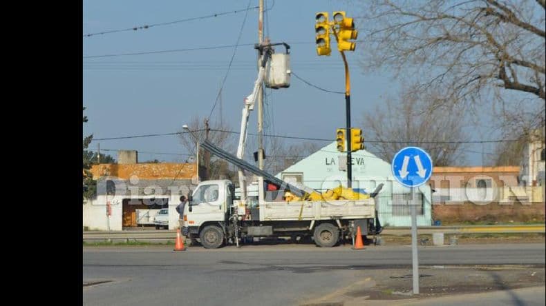 Segundo Cruce: instalan semáforos para brindar seguridad vial en la zona