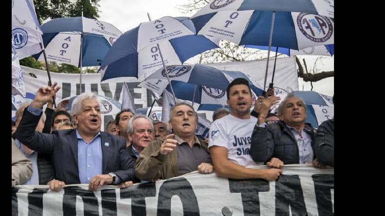 Schmid convocó a “preparar el terreno” para un paro general