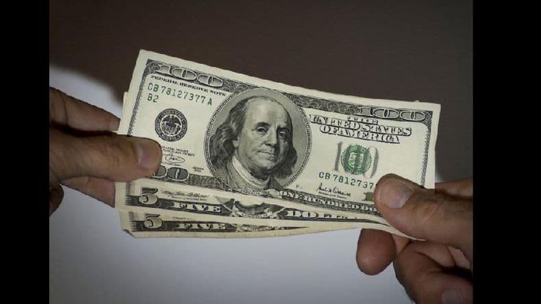 El dólar se disparó y aceleró la devaluación del peso