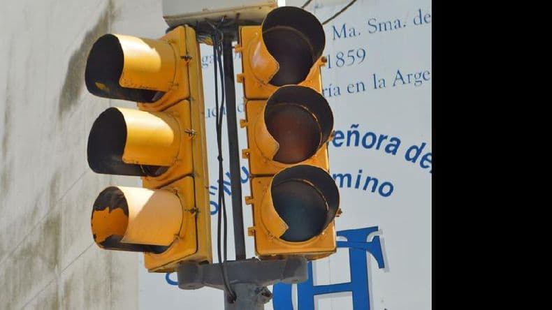 Provocan problemas los semáforos que no están funcionando en la ciudad