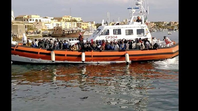 Desembarcaron en Italia la mitad de los 5.800 inmigrantes rescatados en el Mediterráneo