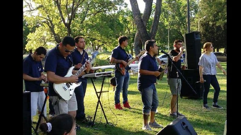 Tropical y bailable con Banda Fusión en Strike