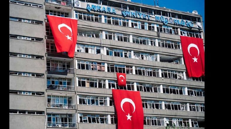 Continúan las purgas masivas en Turquía bajo la mirada inquieta de sus aliados