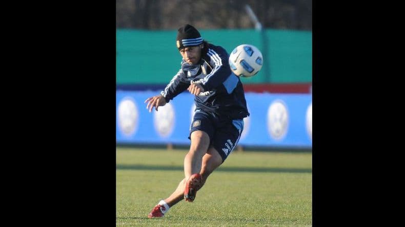 “Tata” Martino convocó a Banega y Roncaglia para la gira por China