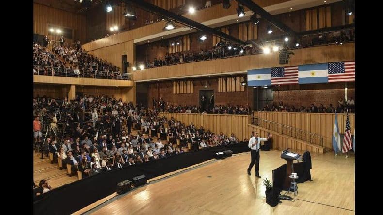 Obama dijo que las categorías de izquierda o derecha “son el pasado”