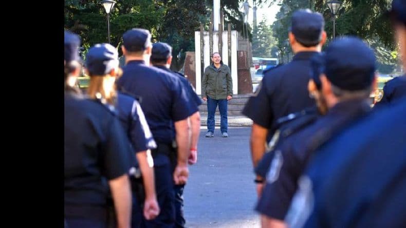 Berni reestructuró la Policía Bonaerense y les da mucho poder a los intendentes