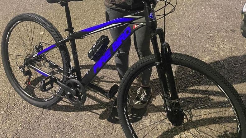 Robaron una bicicleta que estaba atada con linga en cercanías de un local