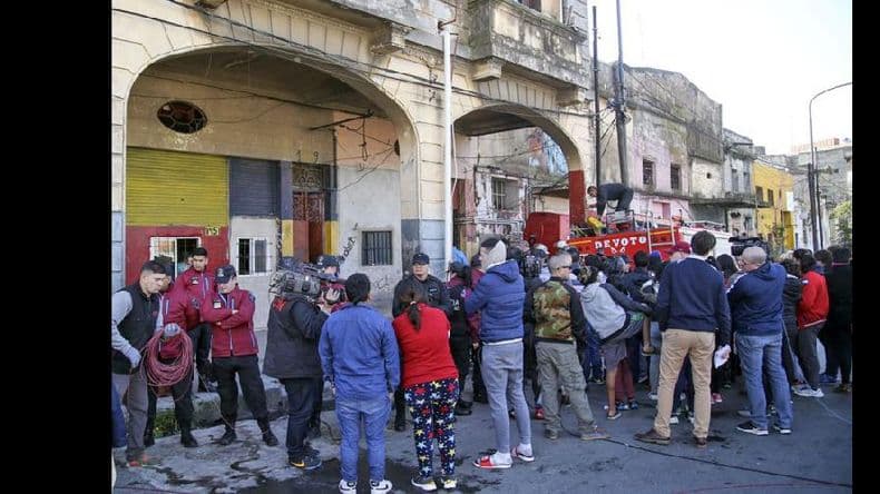 Incendio intencional durante una pelea de pareja en un conventillo en La Boca
