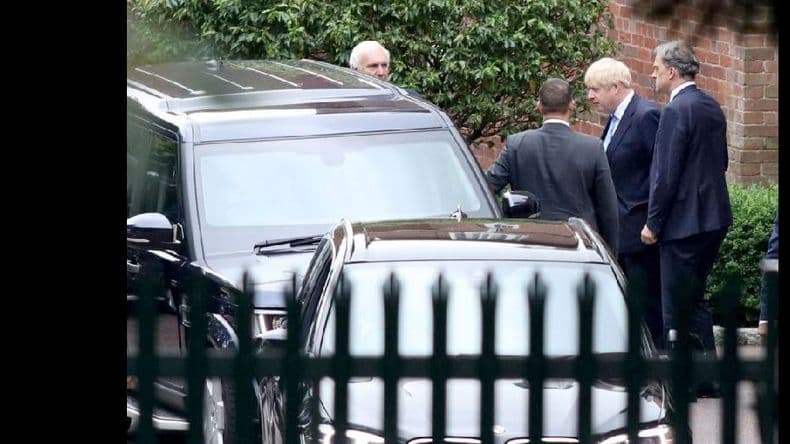 Boris Johnson visitó ayer Irlanda del Norte, clave en el bloqueo del Brexit