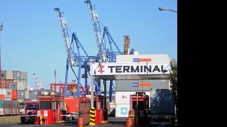 El superávit comercial cayó 16,5% en 2014