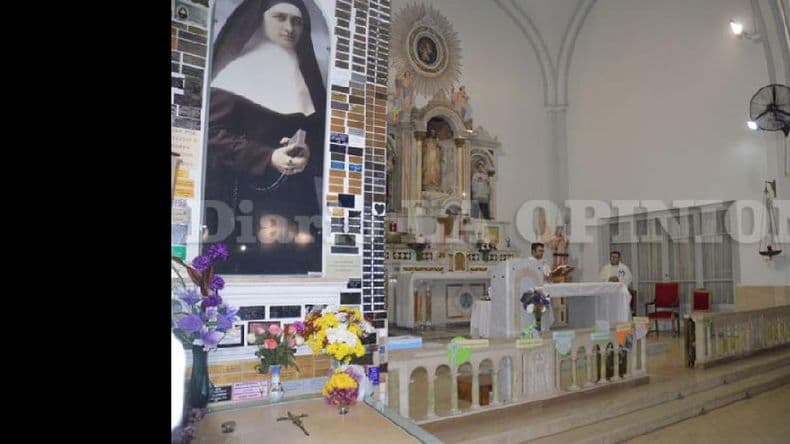 Rezan la novena a la beata María Crescencia