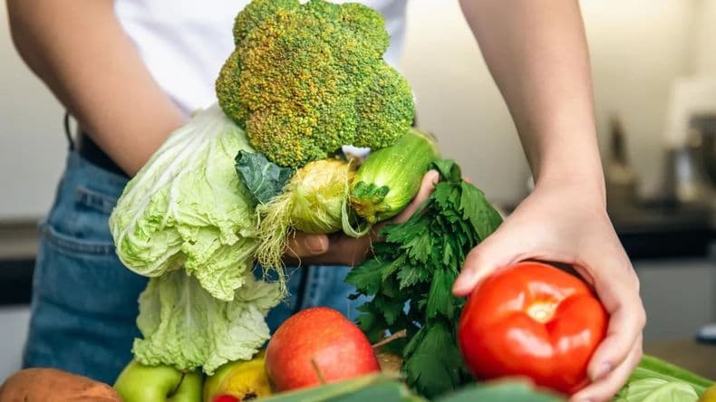 Los mejores alimentos para combatir el calor extremo: cómo sumar agua al cuerpo sin darte cuenta