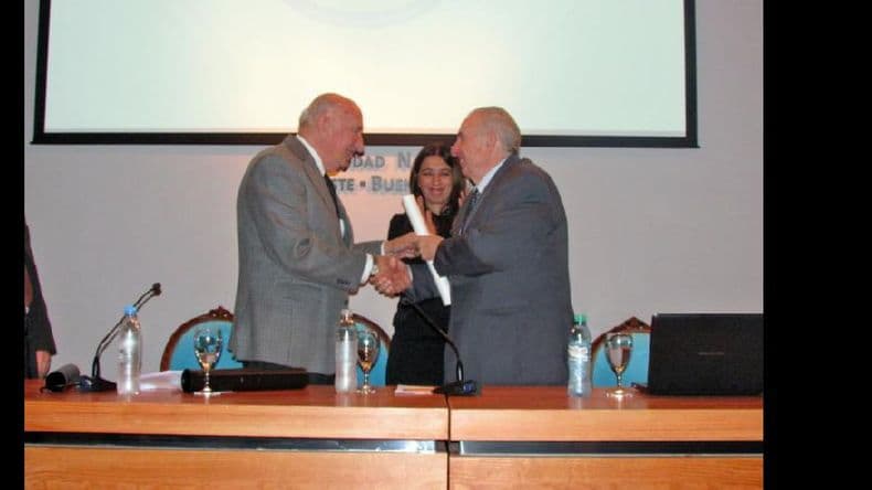 Alfredo Calzolari, distinguido por la Academia Nacional de Agronomía