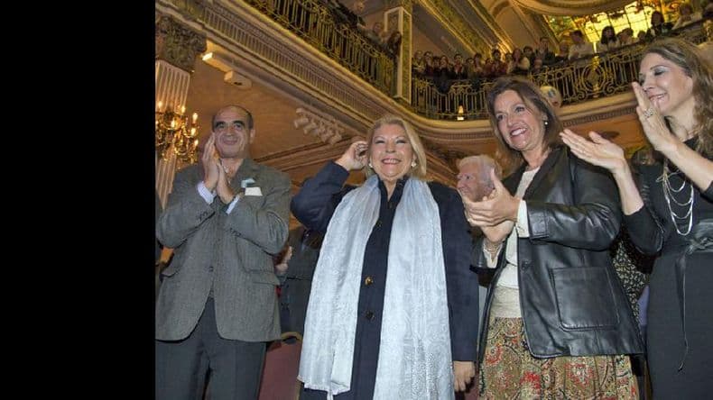 Carrió relanzó su campaña en el palacio San Miguel
