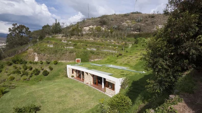 Casas enterradas: la tendencia en arquitectura que busca desaparecer en el paisaje
