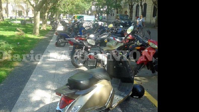Las motos en las veredas, una tendencia que crece