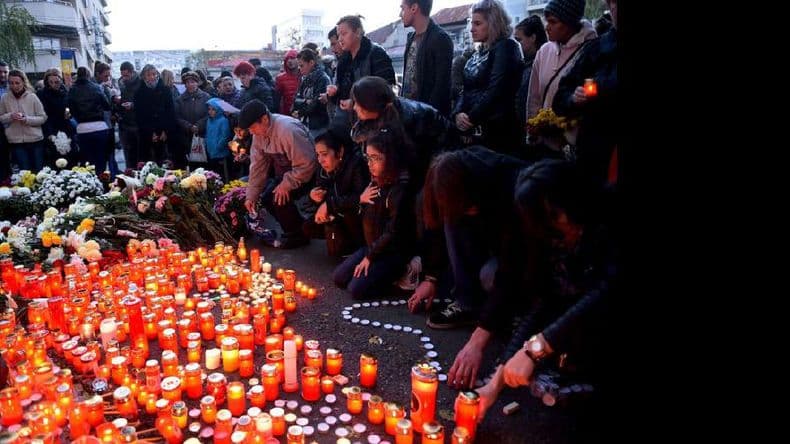 Duelo en Rumania tras el incendio en una discoteca que dejó 27 muertos