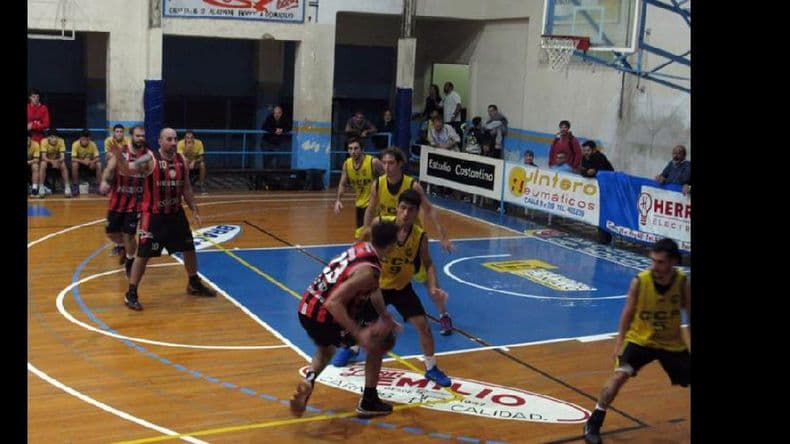 Círculo Italiano le puso un freno a Comunicaciones en el Apertura de basquetbol