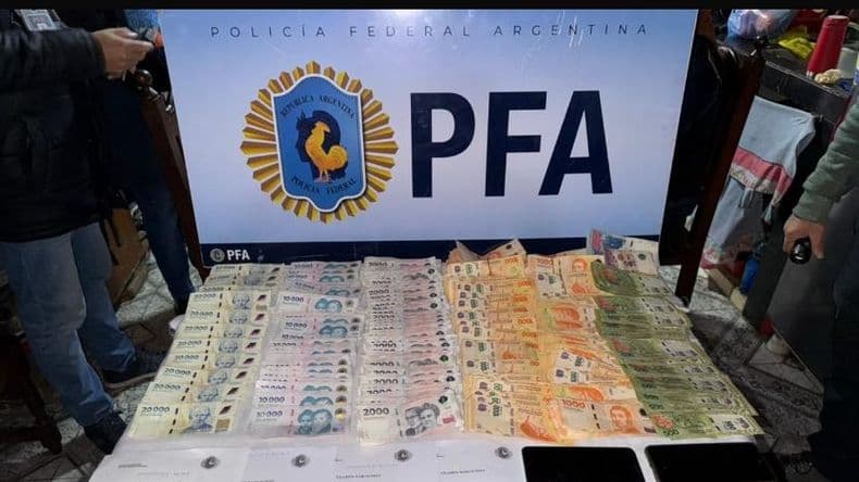 Secuestraron cocaína, marihuana y dinero en efectivo en un operativo anti drogas del barrio José Hernández