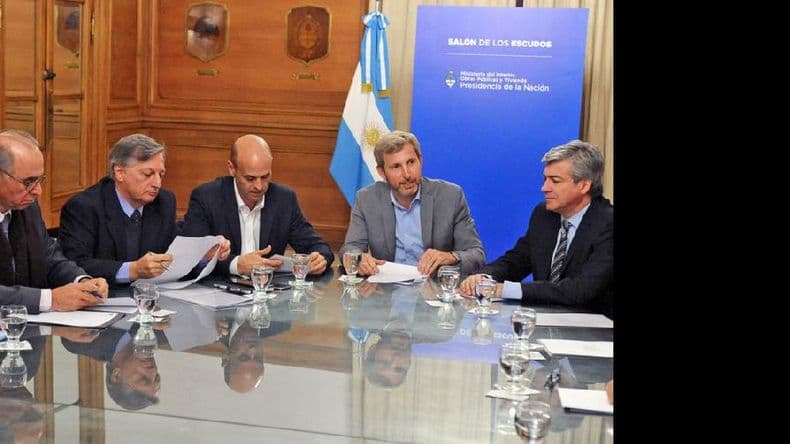Frigerio encabezó la primera reunión para reactivar la obra pública