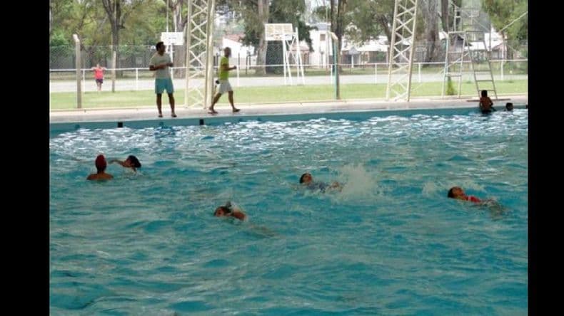 La pileta municipal recibe diariamente a muchos pergaminenses