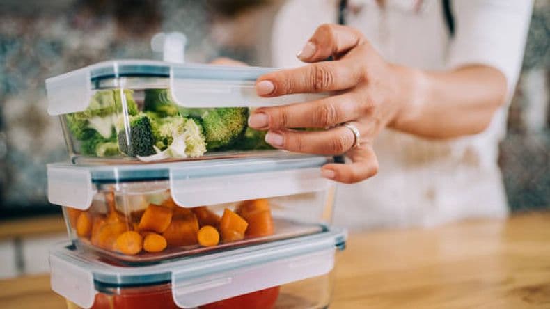 Comodines que salvan la semana: qué tener en casa para no caer siempre en el delivery