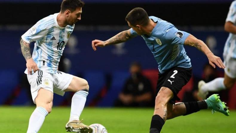 Argentina superó a Uruguay sin sobrarle nada, pero con buenos signos futbolísticos