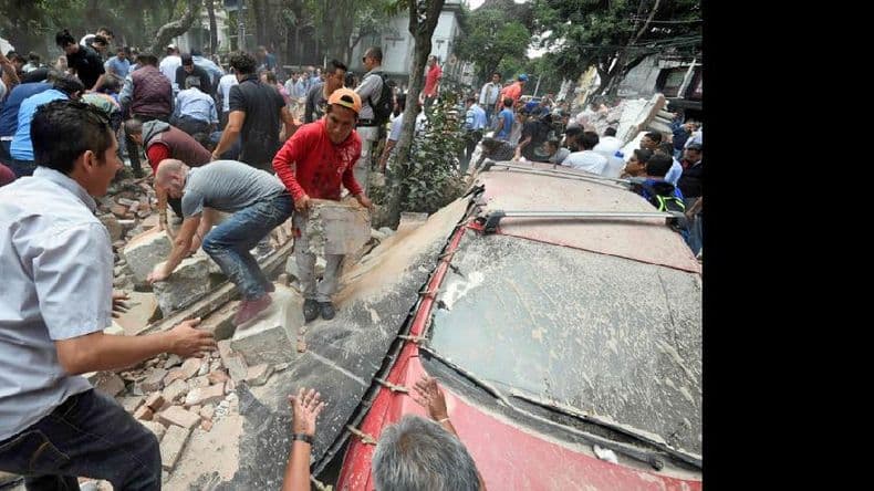 Un potente sismo dejó cerca de 200 muertos en México