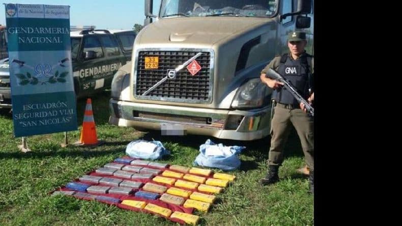 Gendarmería decomisó más de 30 kilos de cocaína ocultos en un camión en San Nicolás