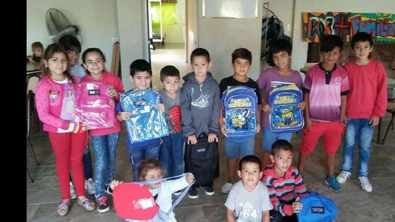 Por más Familias entregó útiles escolares a los niños que asisten a Yumbrel