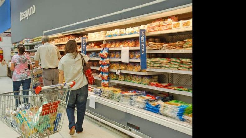 Las tarjetas de crédito, cada vez más presentes en la economía familiar: ahora financian los alimentos