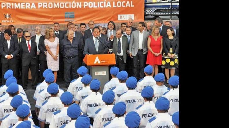Scioli puso en marcha la primera Policía Local y hoy se muestra con Insaurralde