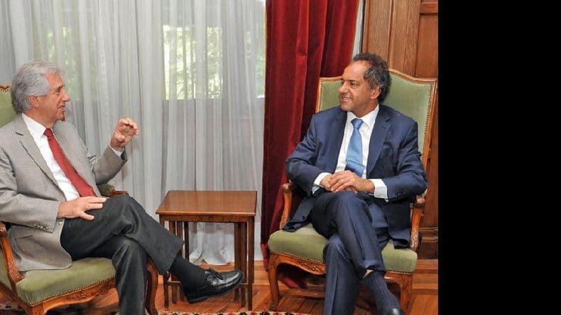 Scioli estrechó vínculos con Vázquez en Uruguay y Rousseff en Brasil