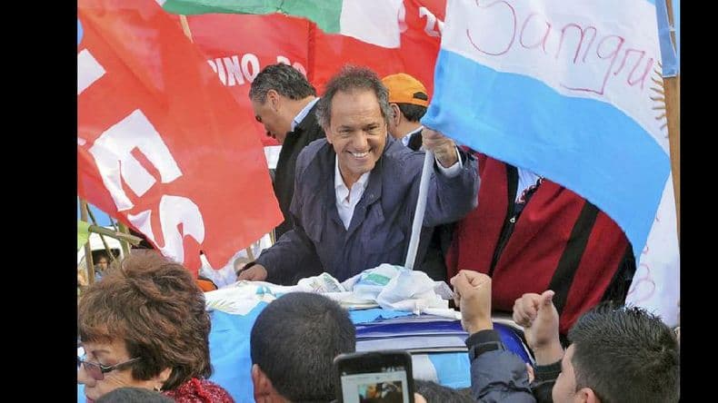 Daniel Scioli encabezó una multitudinaria caravana en la localidad de José C. Paz